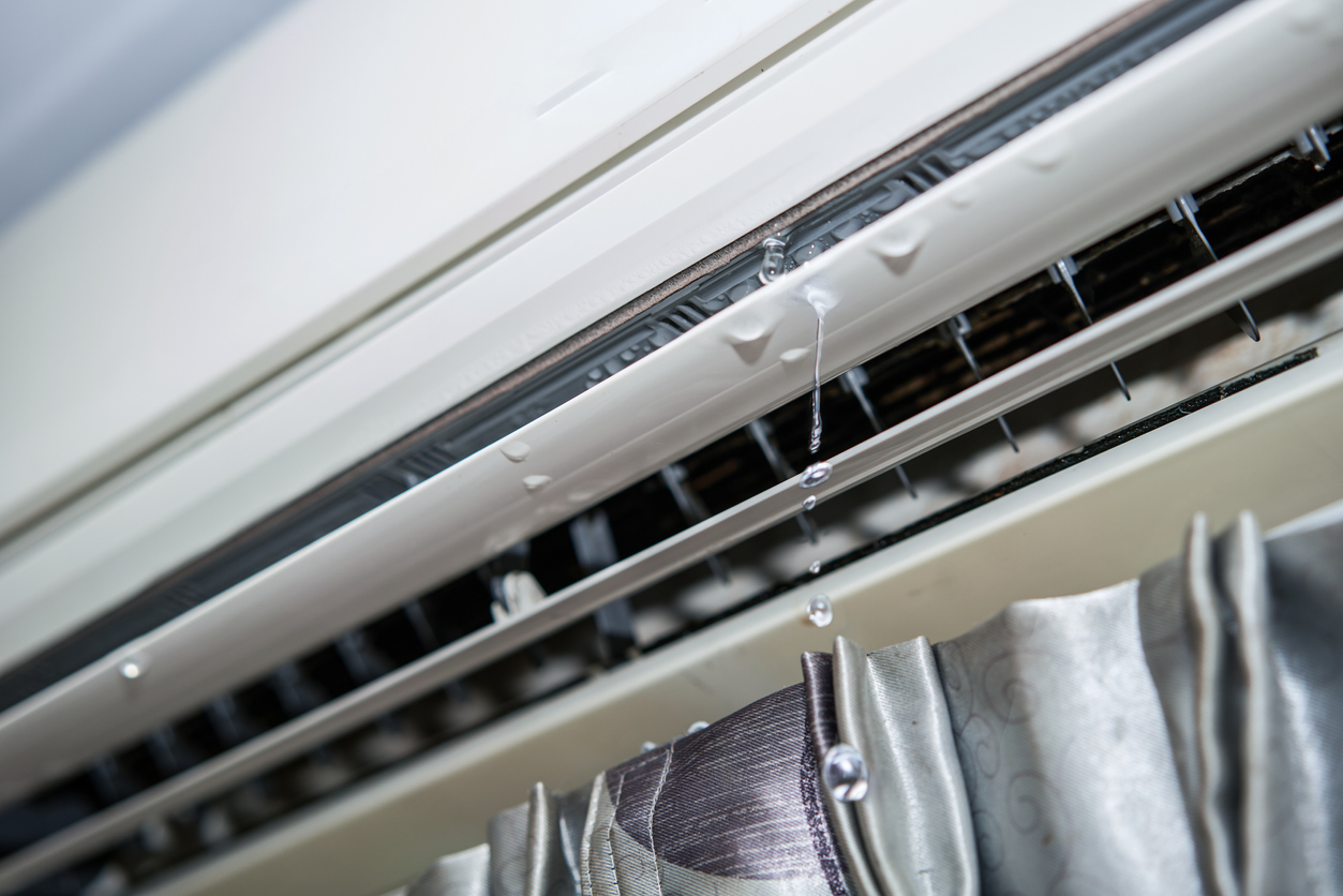 Water leaking from the air conditioner drips from the cooler. Water leaking from the air conditioner drips from the cooler.